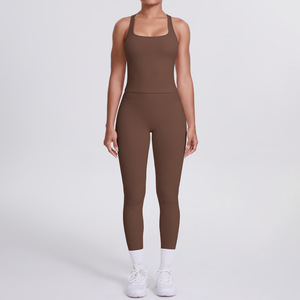 Traje Deportivo de Dos Piezas con Espalda Cruzada en T, Transpirable, de Spandex/Nylon, Personalizado por Under Lulu, para Mujer, con Pantalones hasta el Tobillo - Product Image 3
