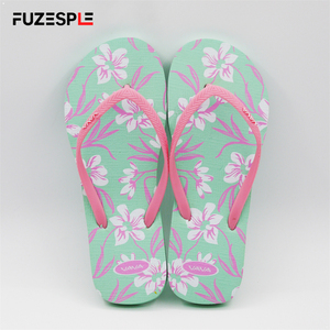 Chanclas con estampado floral para mujer, suela suave, antideslizantes, de secado rápido, cómodas y ligeras, para verano. - Product Image 1