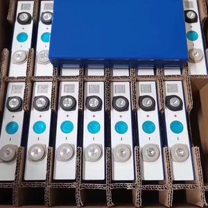 Celda de Batería de Iones de Litio Prismática LiFePO4 LF50K 3.2V 50AH para Vehículos Eléctricos, Energía Solar, Hogar, Marina y UPS - 4000 Ciclos, Garantía de 5 Años - Product Image 3