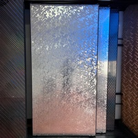 Panneaux muraux en mosaïque PVC haute brillance au design moderne et nouveau, 2440 mm * 1220 mm, faciles à installer, plaque en cristal de carbone pour salle de bain