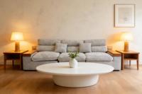 Canapé modulaire moderne gris clair aspect lin, compressé et emballé sous vide, gain de place, taille personnalisable pour hôtel, appartement et atelier