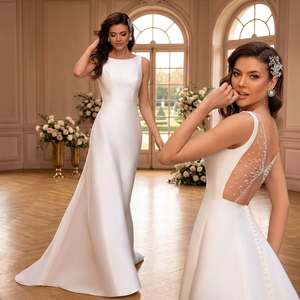Robe de mariée de plage moderne sans manches à col dégagé, dos illusion, ornée de perles, en satin, longueur ras du sol, taille naturelle, traîne balai/brosse - Product Image 3