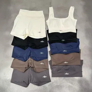 Set da Yoga per Palestra con Logo Personalizzato, Completo Sportivo Senza Cuciture da Donna in 2 Pezzi: <span class=keywords><strong>Top</strong></span> Corto e Pantaloncini a Vita Alta - Product Image 1