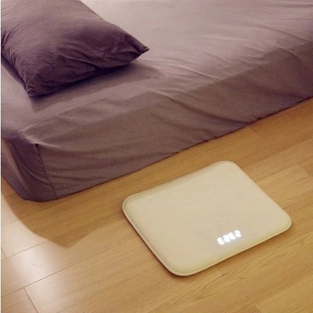 LED Smart Digital Alarm Clock Pressure Sensitive Rug Carpet Alarm Clock Electronic Watch for Heavy Sleeper Home Mat Clock