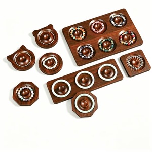 Bandeja de joyería de madera maciza con diseño de ranura cóncava para exhibición estable y protección de pulseras y anillos - Product Image 2