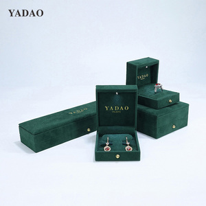 Confezionamento di gioielli in stile classico e di lusso con Logo personalizzato verde Led forma quadrata scatole di gioielli stesso velluto verde all'interno - Product Image 6