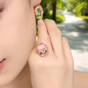 แหวนแฟชั่น สแตนเลสสตีล 316L ชุบทอง PVD ลายดอกไม้เคลือบสีชมพู เครื่องประดับสำหรับผู้หญิง - Product Image 3