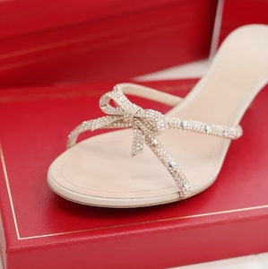 Sandales à talons hauts pour femmes, couleur nude, avec nœud en strass, luxueuses et raffinées, entièrement ornées de strass, pour l'été. - Product Image 4