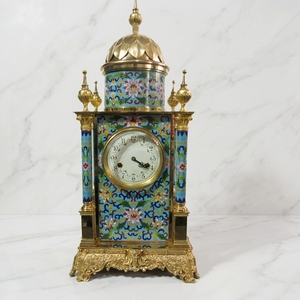 Orologio da parete meccanico <span class=keywords><strong>a</strong></span> percussione in stile vintage francese, in ottone dorato con smalto champlevé, architettura cinese e movimento tedesco <span class=keywords><strong>Hermle</strong></span>. - Product Image 1