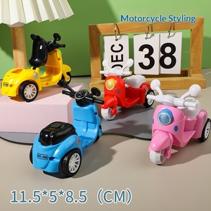 Moto jouet en plastique pour enfants, modèle dessin animé à rétrofriction, cadeau Chenghai pour unisexe 4-6 ans, vente en gros pour écoles maternelles et vendeurs de rue - Product Image 1