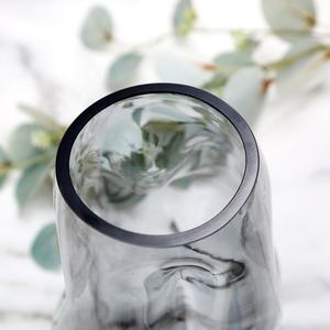 Jarrón de Diseño Artístico en Vidrio para Decoración del Hogar - Product Image 6