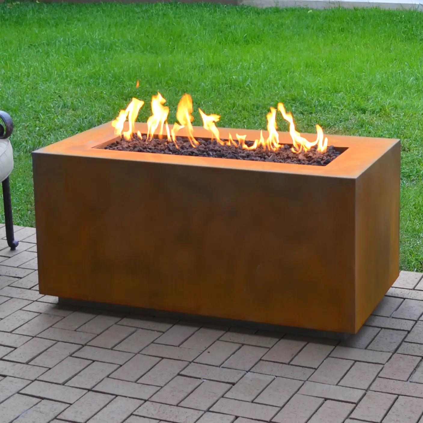 Cao Ăn Patio Set Với Corten Thép Thường Vụ Patio Lửa Pit Bảng Không Khói Patio Máy Sưởi