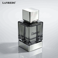 Flacon de parfum carré vintage haut de gamme en verre transparent 30ml 50ml 100ml, flacon pulvérisateur vide avec logo personnalisé et capuchon argenté