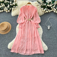Robe décontractée élégante pour femme WIWT, blanche, en dentelle brodée, à manches longues bouffantes, coupe trapèze, avec ceinture, pour le quotidien et les vacances