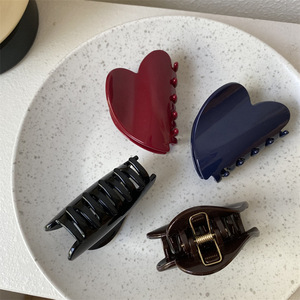 Pince à cheveux en résine acrylique imprimée cœur rouge et requin, taille moyenne, pour femme, nouveau design, accessoires capillaires élégants - Product Image 3