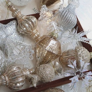 Adorno de cristal vintage con borde dorado y purpurina, con diseño de diamante, raya vertical, bola, estrella, piña, lentejuela, caramelo y árbol de Navidad - Product Image 3