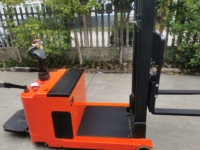 Chariot élévateur contrepoids sur palettes avec fourches forgées réglables, faible bruit 75 dB, entraînement AC 24 V 210 Ah