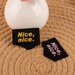 Etiqueta Tejida Personalizada con Diseño Damasco, Etiqueta de Marca de Ropa de Alta Densidad, 1000 Piezas - Product Image 1
