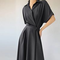 Robe chemise à revers style français pour femme, décontractée, à manches courtes, taille asymétrique, plissée, coupe trapèze, longueur maxi