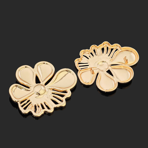Botones de metal personalizados de fábrica para ropa, con forma irregular de concha marina, estrella de mar y otras formas especiales. - Product Image 3
