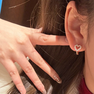 ต่างหูเงินแท้ 925 รูปดอกบัว ชุบโรเดียมขาว ป้องกันการหมอง ไม่ก่อให้เกิดอาการแพ้ เหมาะสำหรับผู้ที่รักสิ่งศักดิ์สิทธิ์ ขายส่ง - Product Image 1