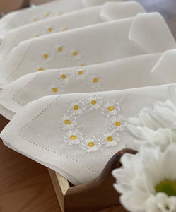 Nuevas Servilletas de Lino Clásicas Cuadradas Bordadas con Flores de Margarita Blancas de 50x50cm, Hechas a Mano, Lavables a Máquina, para la Cena - Product Image 4