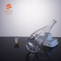 750ml waterdruppelvormige glazen fles, helder glas, verticaal gefacetteerd, lege glazen fles voor wodka, brandewijn, wijn, met kurk.