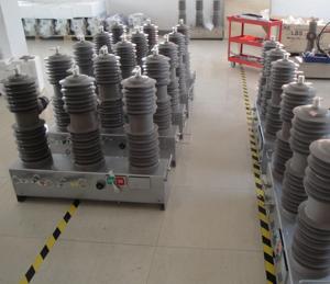 ZW32 extérieur haute tension 3 phases 12KV Auto Recloser contrôleur de disjoncteur monté sur poteau AC VCB - Product Image 4