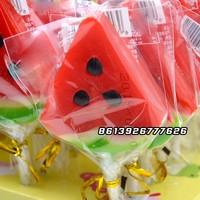 Bonbons durs de sucette de forme de pastèque de saveurs de fruit doux d'OEM