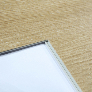 Suelo SPC Emosin en Espiga Marrón Cálido, Antideslizante, Duradero y Elegante para Cocina, Oficina, Garaje y Espacios de Comedor/Salón - Product Image 2