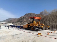 Pavoir d'asphalte anti-ségrégation DT2360, largeur de pavage de 13 m, mélange secondaire, machine à paver sans joint longitudinal