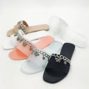 Diskon Besar Desain Kustom Dekor Rantai Kristal Wanita Sandal Jelly Slide Datar Wanita Sandal Pvc Sepatu Jelly untuk Wanita