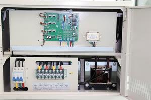 Régulateur <span class=keywords><strong>de</strong></span> <span class=keywords><strong>tension</strong></span> <span class=keywords><strong>380</strong></span> <span class=keywords><strong>volts</strong></span> Régulateur <span class=keywords><strong>de</strong></span> <span class=keywords><strong>tension</strong></span> 100AMP Stabilisateurs <span class=keywords><strong>de</strong></span> <span class=keywords><strong>tension</strong></span> triphasés - Product Image 6