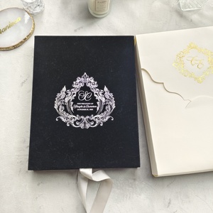 Caja de Invitación de Boda de Lujo en Terciopelo Negro con Cinta y Sobre, Impresión UV, Acrílico Dorado Espejo y Juego de Tarjetas de Detalle RSVP - Product Image 1
