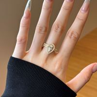 Anillo de Compromiso de Plata de Ley con Diseño de Dylam Charm, Bañado en Rodio y Oro de 14K, con Circonita Cúbica 5A en Forma de Lágrima