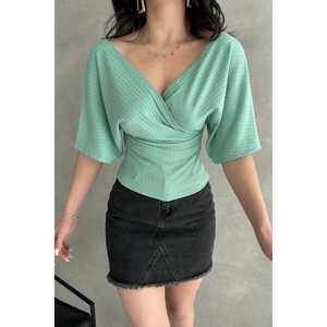 Blusa elegante de punto con cuello en V para mujer, top elástico de manga corta con lazo, para uso diario, color blanco - Product Image 2