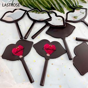 Espejo de Maquillaje al por Mayor, Espejo con Forma de Beso y Asa, Personaliza tu Logotipo, Espejo con Forma de Labios para Aplicar Cosméticos - Product Image 1