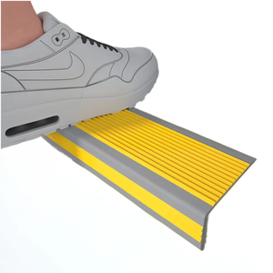 Protecteur de bord d'<span class=keywords><strong>escalier</strong></span> Bord de nez d'<span class=keywords><strong>escalier</strong></span> Bandes de traction antidérapantes, Protecteur de bord d'<span class=keywords><strong>escalier</strong></span> pour coussinets d'<span class=keywords><strong>escalier</strong></span> intérieur extérieur - Product Image 5