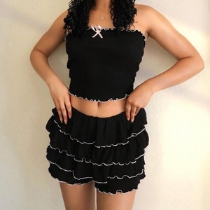 Conjunto de 2 piezas de moda para mujer: Top sexy de un solo hombro y falda corta plisada con volantes - Product Image 4