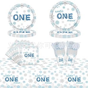 Kit de Fournitures de Fête Hiver One Derland Bleu Flocon de Neige Argenté – Vaisselle Jetable Assiettes Serviettes Gobelets Couverts pour Anniversaire - Product Image 1