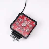 Phare LED carré externe pour moto Yongyou, design multi-lentilles rouge, faisceau large et focalisé, idéal pour les routes nocturnes difficiles