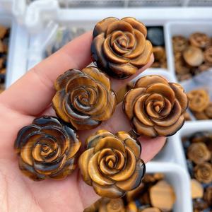 Fleur de <span class=keywords><strong>rose</strong></span> en <span class=keywords><strong>pierre</strong></span> naturelle œil de tigre, cristal de guérison, artisanat en <span class=keywords><strong>quartz</strong></span> pour la décoration, vente en gros - Product Image 2