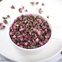 Thé aux fleurs de pêcher séchées naturelles en vrac, disponible en divers emballages : sachet, boîte, tasse, emballage sous vide, bouteille