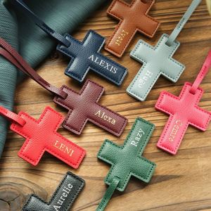 Colgante de cuero PU con forma de cruz para bolso, llavero, etiqueta de equipaje de viaje, accesorios colgantes - Product Image 1
