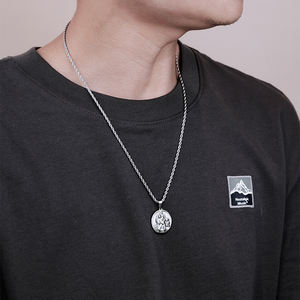 Kalung liontin koin potret bertekstur pemasok baja tahan karat berlapis emas 18K tahan air - Product Image 4