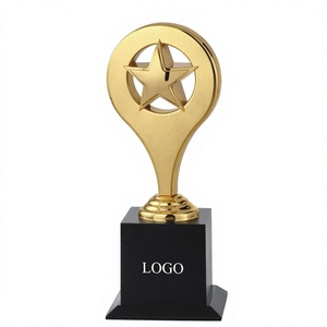 Trofeo metálico de alta calidad con apariencia de lujo, perfecto para reconocer el logro y la dedicación o como trofeo deportivo. - Product Image 1