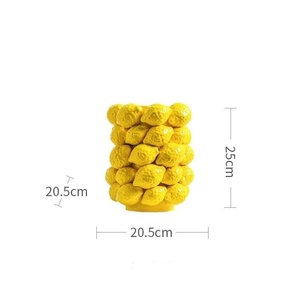 Jarrón de Porcelana con Forma de Fruta Amarilla Hecho a Mano en Sicilia, Italia, Jarrón de Cerámica con Limones Grandes, Venta al Por Mayor Personalizada - Product Image 1