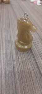 Porte-clés en résine transparente avec des détails intégrés inspirés de la nature, finition polie, accessoire léger pour clés, sacs à main et significatif - Product Image 4