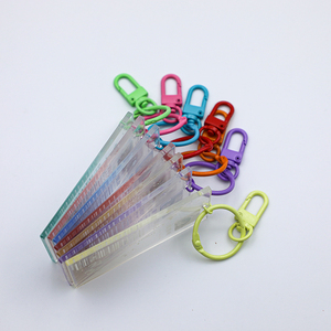 Llavero Acrílico Personalizado al por Mayor con Colores Degradados Transparentes, Impresión Dorada y Código de Barras, Exclusivo para Miembros de Grupos de Ídolos - Product Image 6