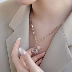 Collar con Colgante de Moneda de Elefante Dylam, Chapado en Oro de 18k, Medallón Texturizado Vintage, Colgante de Disco Redondo, Collar Delicado para Mujer - Product Image 4